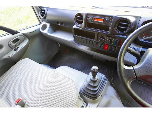 Toyota TOYOACE ROUTE VAN 2017-04 196067-25