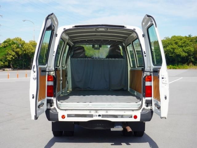 Toyota TOYOACE ROUTE VAN 2017-04 196067-4