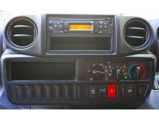 Toyota TOYOACE ROUTE VAN 2017-04 196067-26