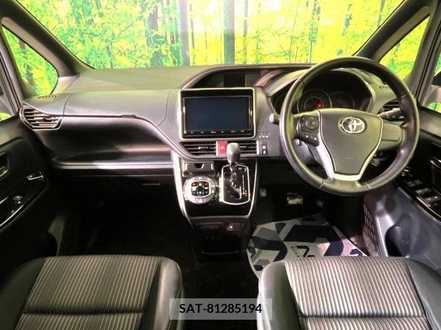 Toyota VOXY 2020-03 210374-1
