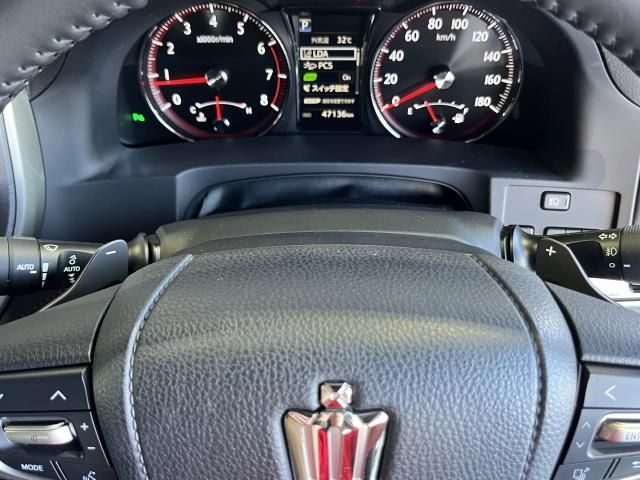 Toyota CROWN SEDAN 2017-05 186308-19