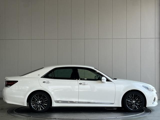 Toyota CROWN SEDAN 2017-05 186308-3