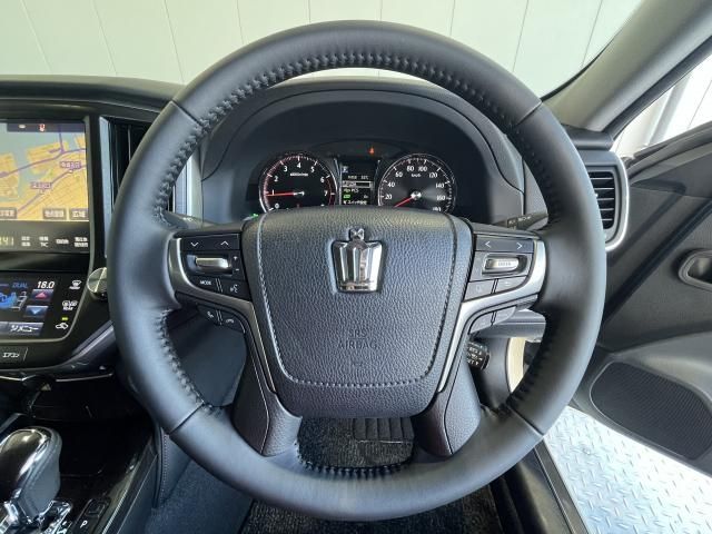 Toyota CROWN SEDAN 2017-05 186308-17