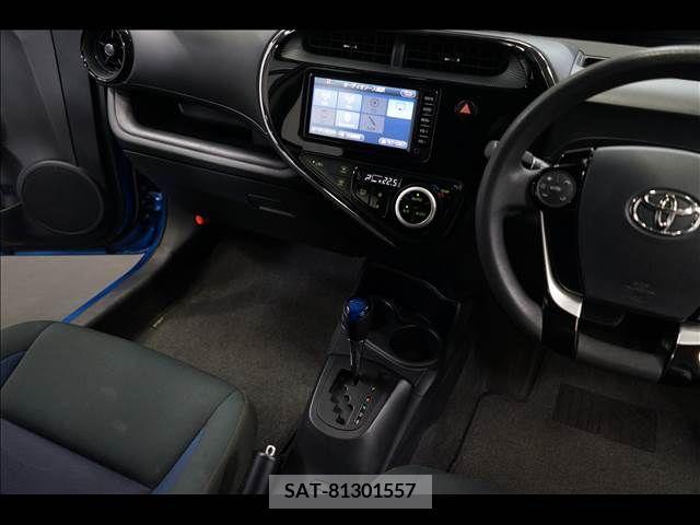 Toyota AQUA 2017-09 260517-11