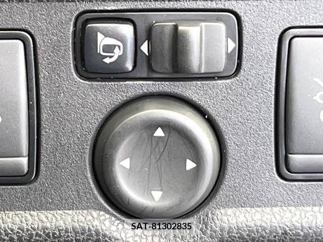 Nissan NOTE 2018-10 305450-7