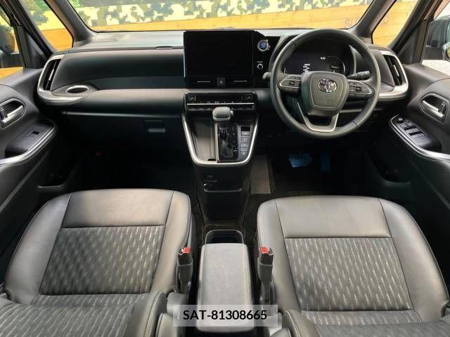 Toyota NOAH 2022-06 279511-1