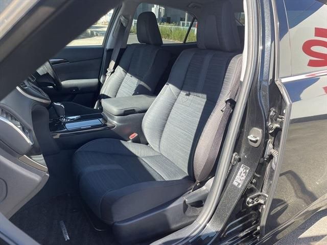 Toyota CROWN SEDAN 2014-03 17745-21