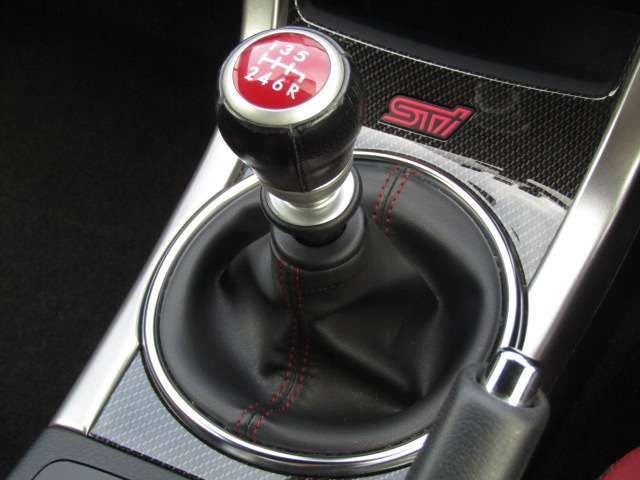 Subaru WRX STI 2014-10 21257-8