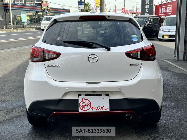 Mazda DEMIO 2017-12 296585-11
