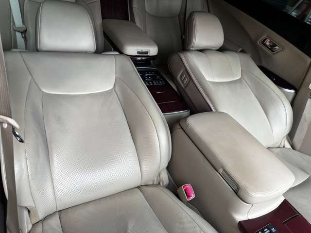 Toyota CROWN MAJESTA 2013-03 20215-8
