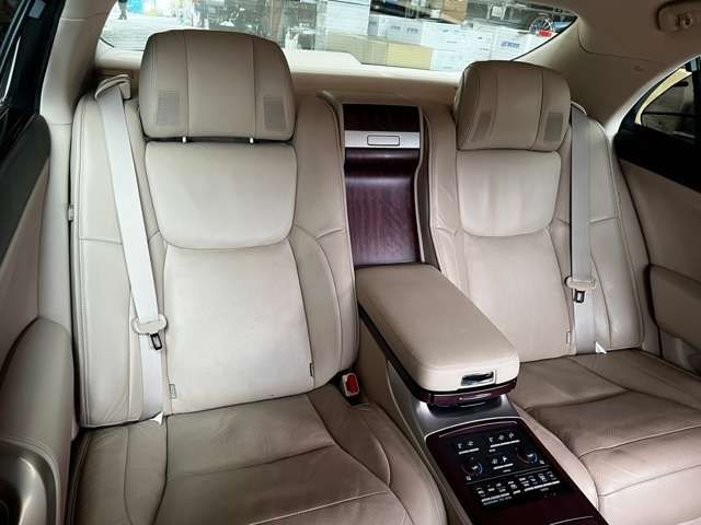 Toyota CROWN MAJESTA 2013-03 20215-9