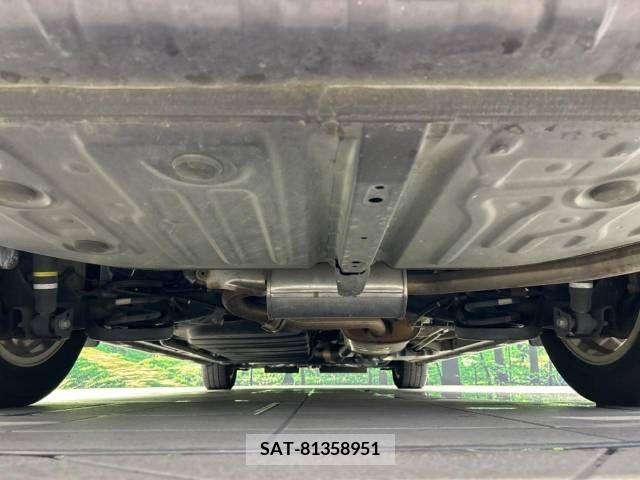 Toyota VOXY 2014-06 379713-19
