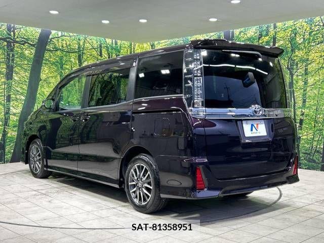 Toyota VOXY 2014-06 379713-17