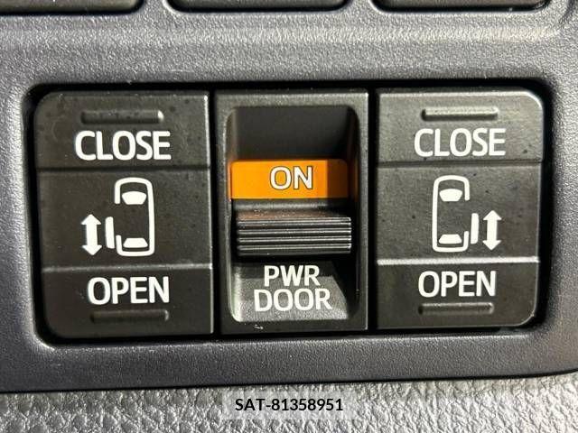 Toyota VOXY 2014-06 379713-3