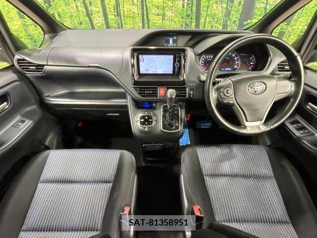 Toyota VOXY 2014-06 379713-1