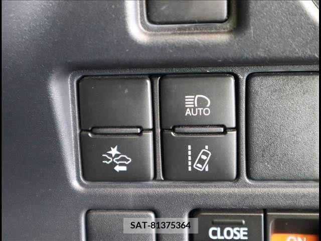 Toyota NOAH 2017-06 377288-10