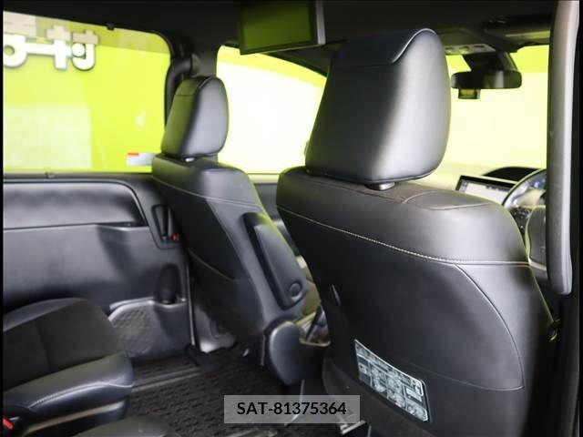 Toyota NOAH 2017-06 377288-22