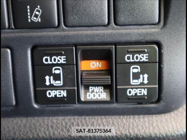 Toyota NOAH 2017-06 377288-9