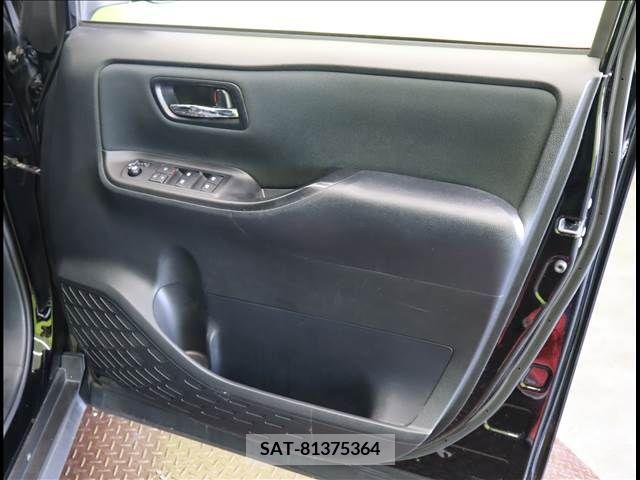 Toyota NOAH 2017-06 377288-21