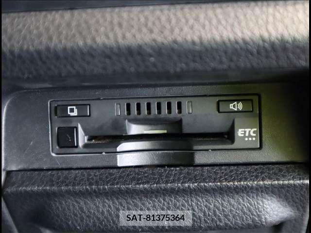 Toyota NOAH 2017-06 377288-7