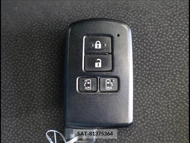 Toyota NOAH 2017-06 377288-12