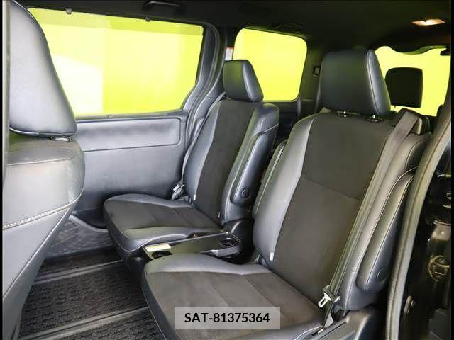 Toyota NOAH 2017-06 377288-27