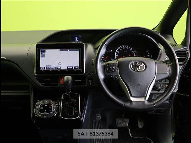 Toyota NOAH 2017-06 377288-19