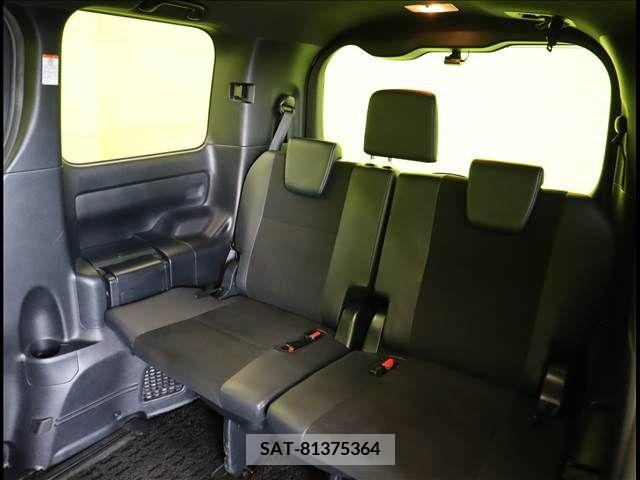 Toyota NOAH 2017-06 377288-26