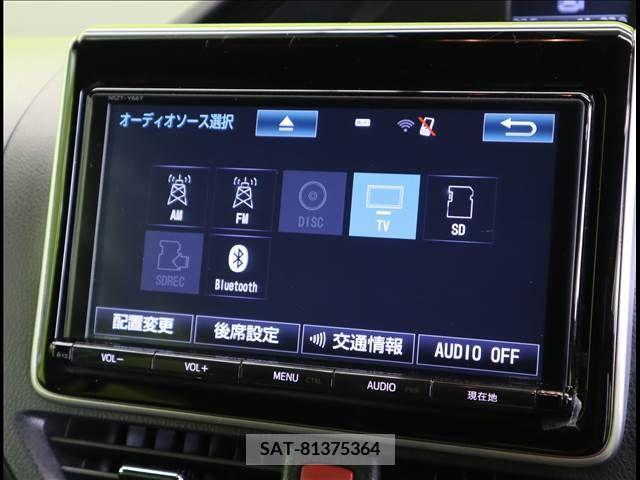 Toyota NOAH 2017-06 377288-5