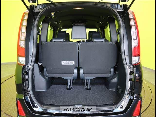 Toyota NOAH 2017-06 377288-25