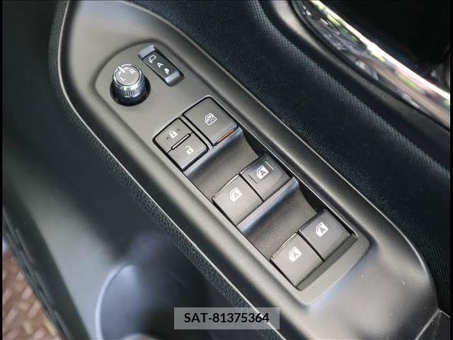 Toyota NOAH 2017-06 377288-17