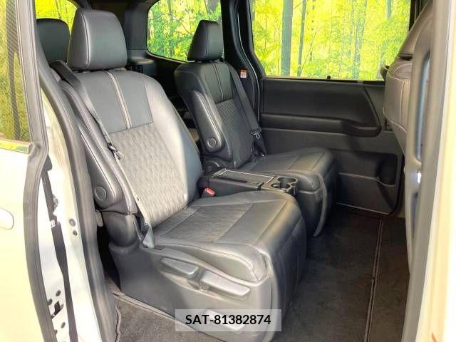Toyota NOAH 2022-02 365137-9