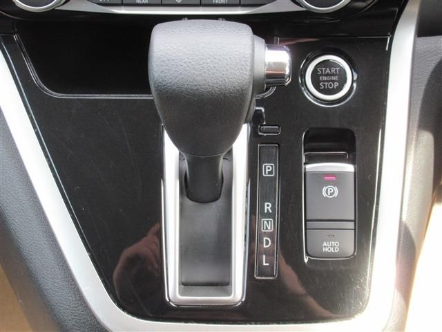 Nissan SERENA 2017-01 6808-10