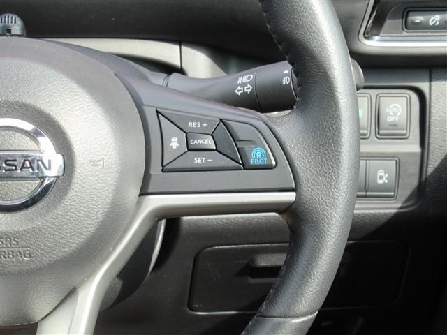 Nissan SERENA 2017-01 6808-13