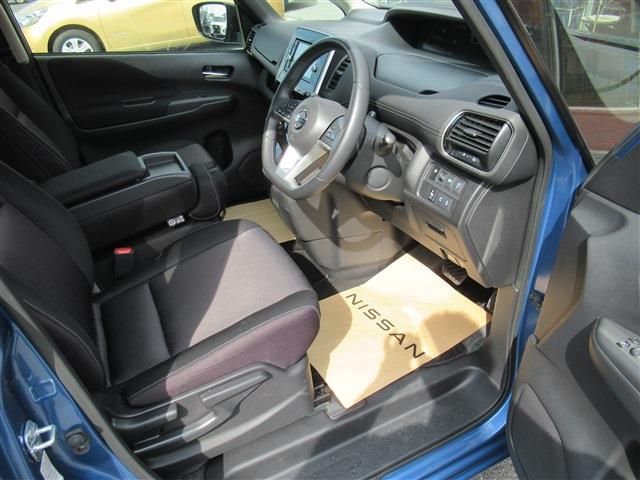 Nissan SERENA 2017-01 6808-3