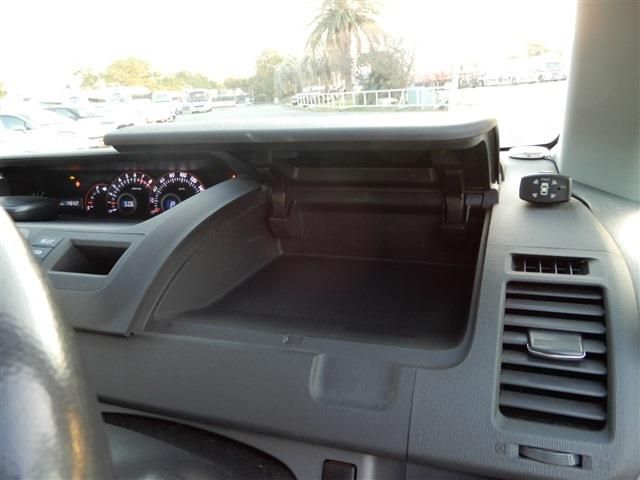 Toyota VOXY 2007-07 10749-14