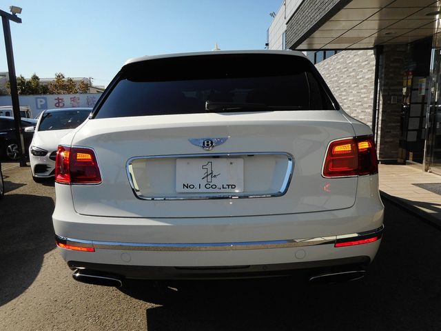 Bentley BENTAYGA 2017-12 14359-4
