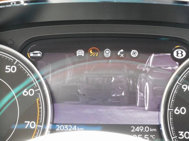 Bentley BENTAYGA 2017-12 14359-19