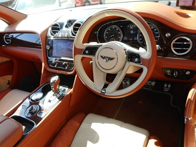 Bentley BENTAYGA 2017-12 14359-1
