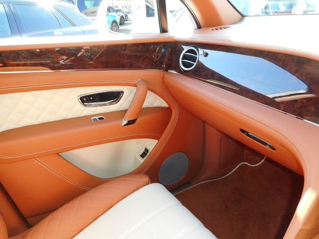 Bentley BENTAYGA 2017-12 14359-16
