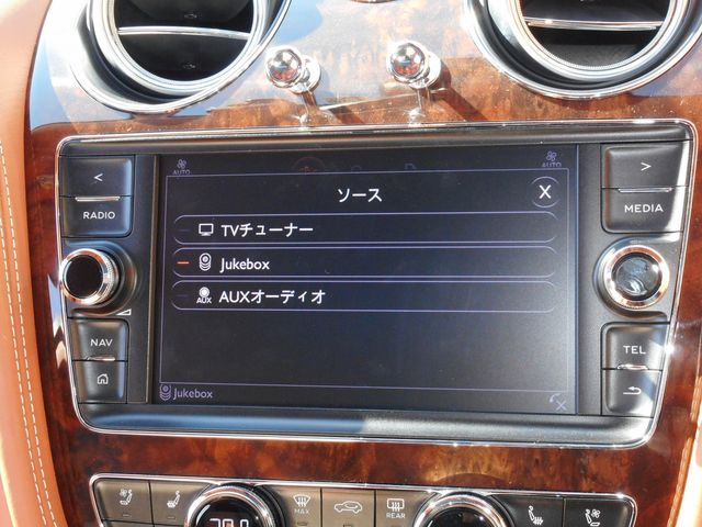 Bentley BENTAYGA 2017-12 14359-11