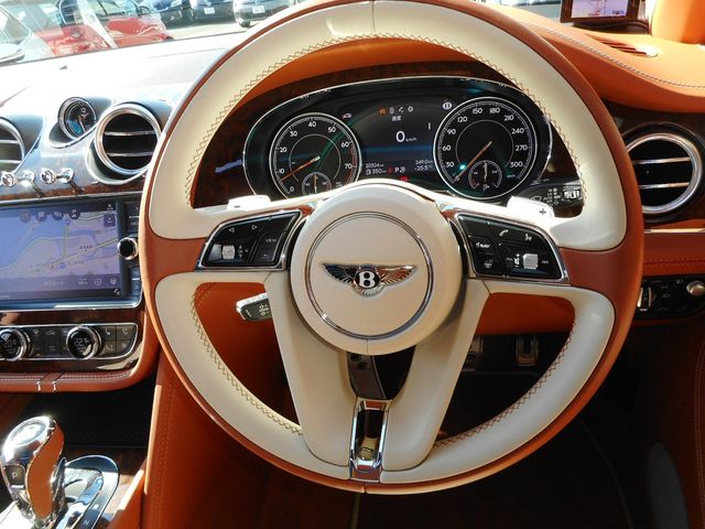 Bentley BENTAYGA 2017-12 14359-18