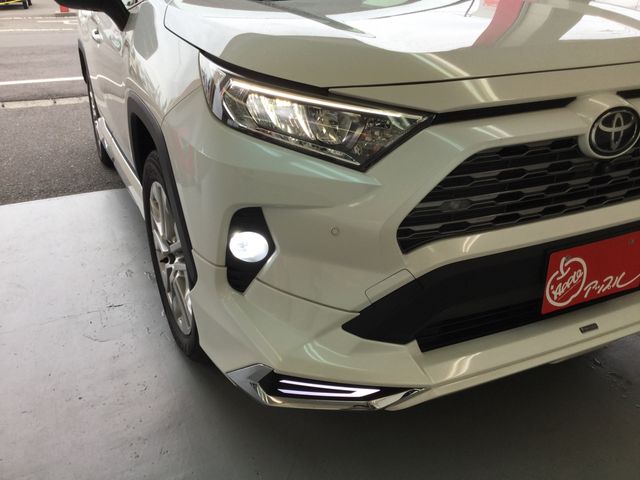 Toyota RAV4 2021-04 4428-26