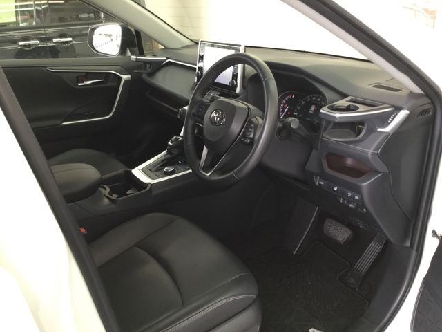 Toyota RAV4 2021-04 4428-7