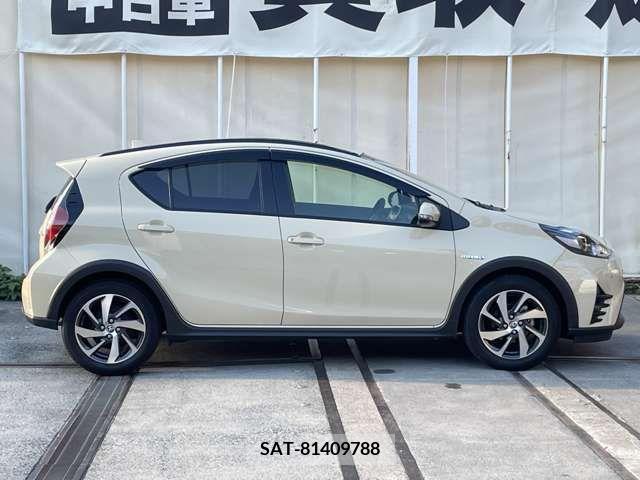 Toyota AQUA 2017-08 377473-7