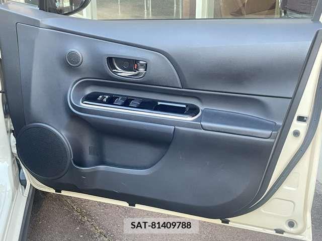 Toyota AQUA 2017-08 377473-11