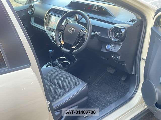 Toyota AQUA 2017-08 377473-1