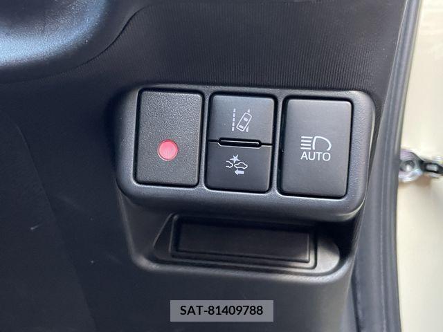 Toyota AQUA 2017-08 377473-24
