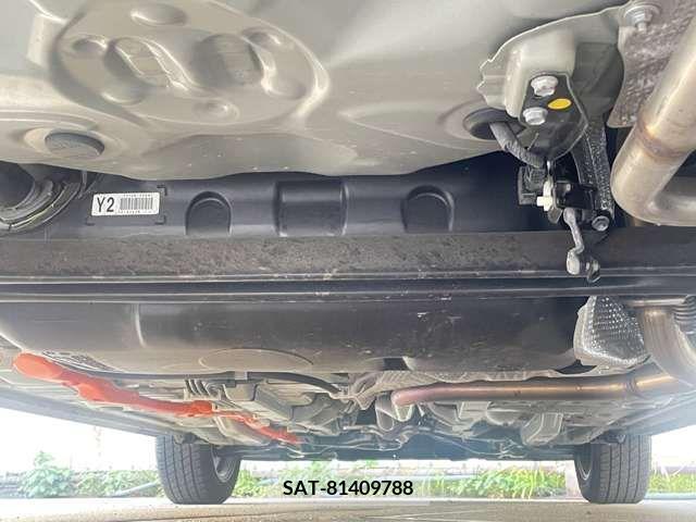 Toyota AQUA 2017-08 377473-10