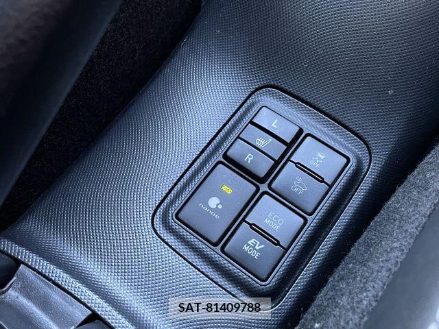 Toyota AQUA 2017-08 377473-25